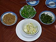 山菜のおひたし、肉みそ
