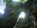 韓亀神社　直前の岩の亀裂