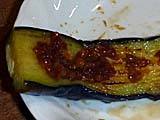 焼き茄子に唐辛子もろみで食べる