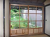 温泉津温泉・恵珖寺宿坊米子屋の中庭に出る窓