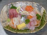 刺身盛り合わせ。これで1人前。