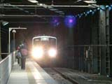 峠駅に列車がはいるところ