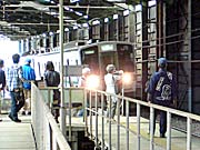 峠駅にローカル線がはいるところ