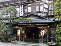 最上屋旅館入り口