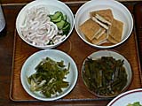 夕食のおかずいかの酢の物、野沢菜など