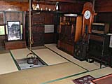小谷温泉山田旅館のいろりのある居間