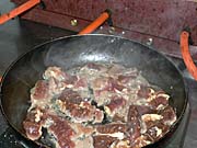 ジンギスカンを炒める