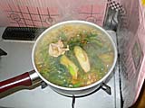 キムチ鍋の素に下仁田ネギとほうれん草を投入