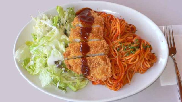 マルカンデパートのナポリタンカツセットメニュー
