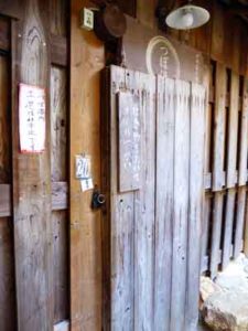 湯の峰温泉 つぼ湯　世界遺産の入口