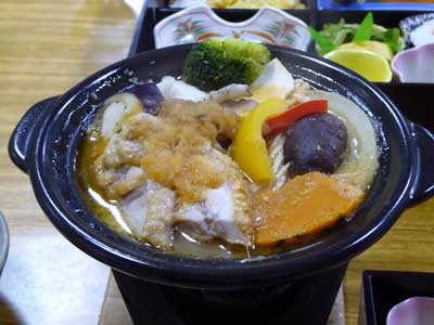湯の蜂温泉あづまや荘の夕食の小鍋