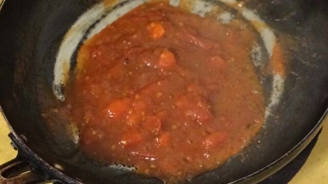トマトソースを作る