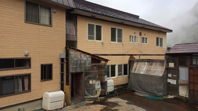 後生掛温泉鈴蘭寮への入口