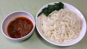 秋田の稲庭うどんと担々麺の素