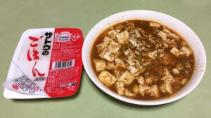 麻婆豆腐とサトウのごはん