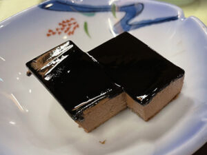 明治温泉の晩ご飯のデザート（チョコムース）