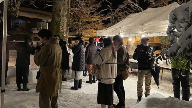 三朝神社の初詣で蟹汁が振る舞われる