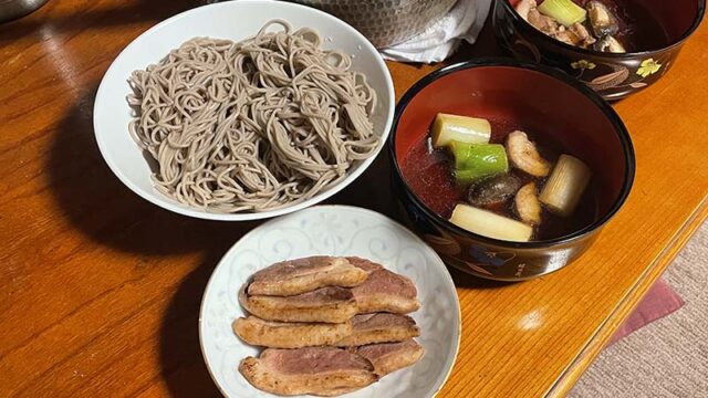2022年大晦日の晩ご飯。年越し蕎麦の鴨南蛮蕎麦。