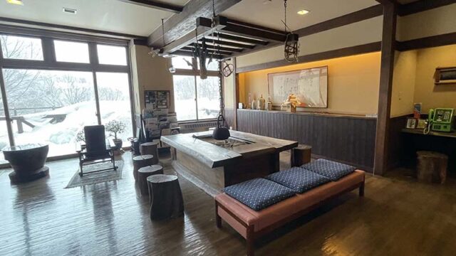 松川温泉峡雲荘のロビー。待ち合わせなどに使えます。