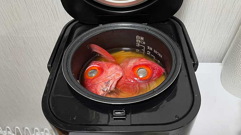金目の炊き込みご飯をセットする