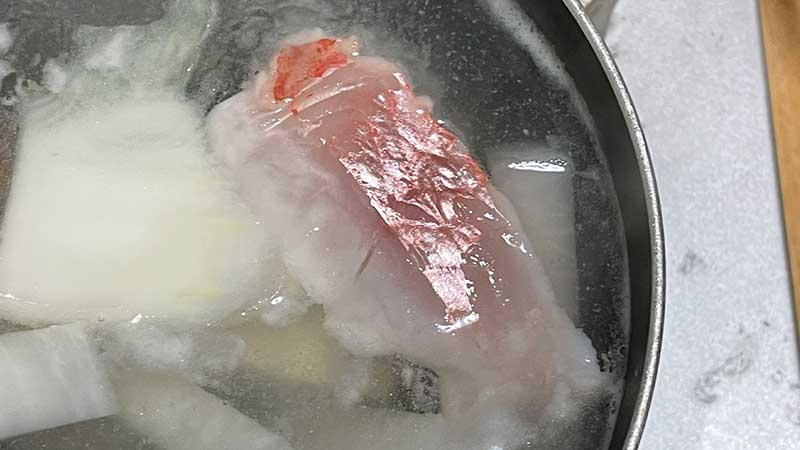 金目のしゃぶしゃぶ　ゆでてますけど。