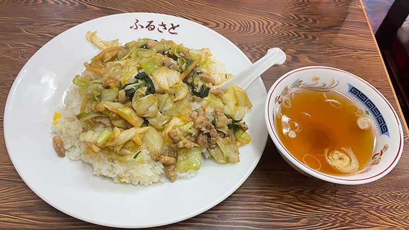片瀬白田の中華ふるさとの肉チャーハン スープも上品でおいしかった