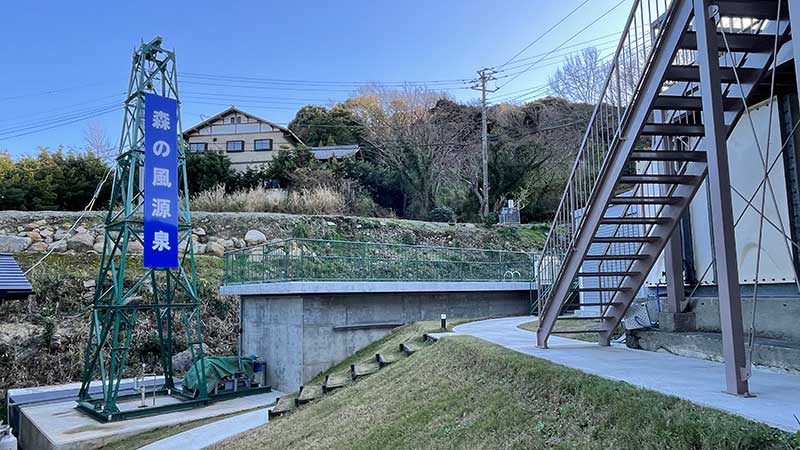 森の風の源泉とプールまでの導線