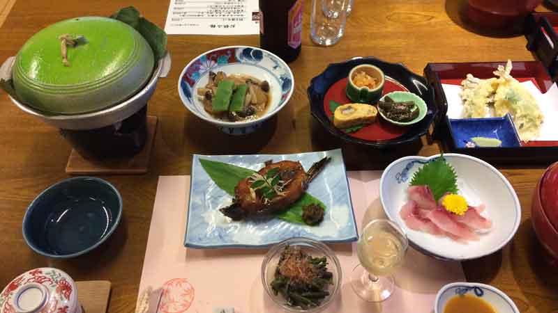 すわ湖苑の夕食　長野名物づくし