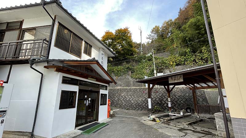 沓掛温泉叶屋旅館と共同浴場の洗い場