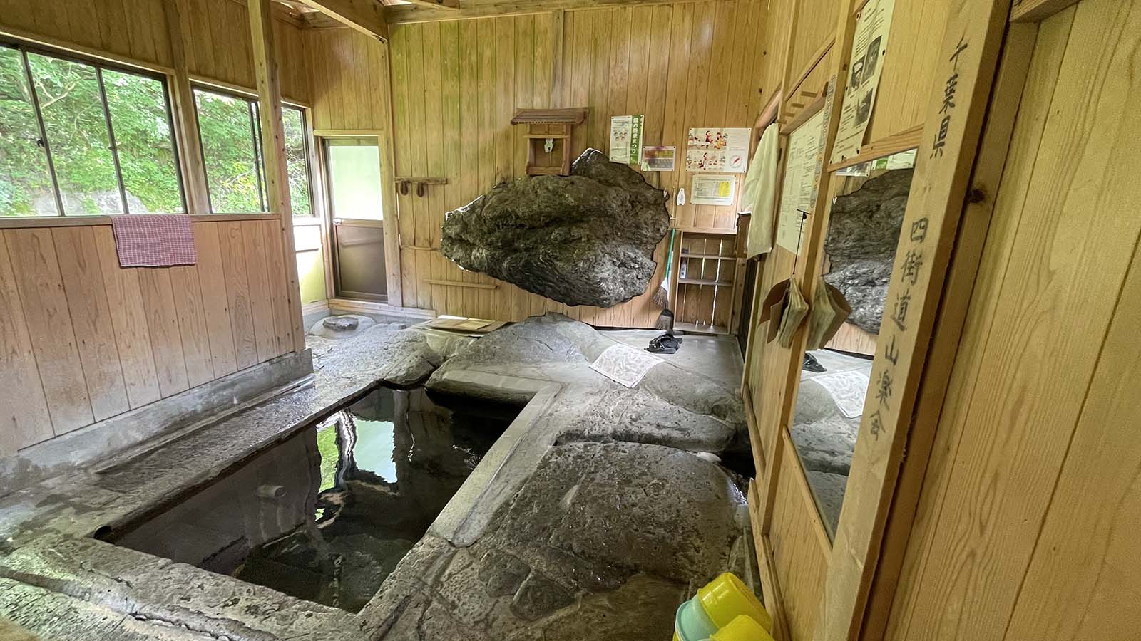 湯ノ花温泉は民宿に泊まって共同浴場はしご。民宿かじやさんで岩魚三昧と手打ち蕎麦。